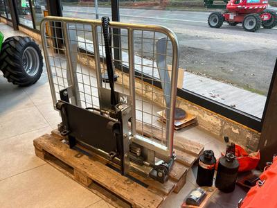 Overview picture of KM100 clinker clamp attachments