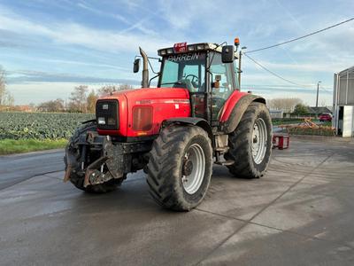 Übersichtsbild von 2002 Massey-Ferguson MF8240/4XTRA Landwirtschaftlicher Traktor mit Allradantrieb