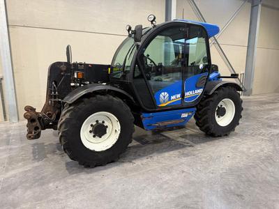Overview picture of 2010 New Holland 5040 4WD Telehandler