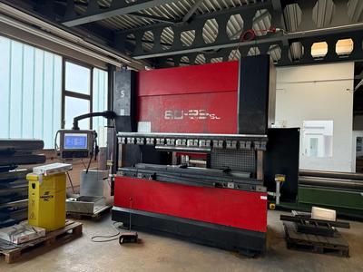 Immagine panoramica di 2004 Amada HFP 80-25 SL Hydraulic press brake