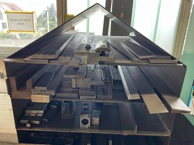 Immagine panoramica di Mobile trolley with steel pipes