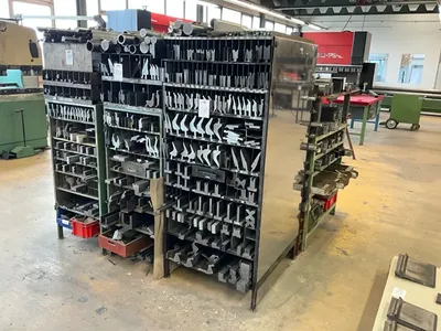 Overview picture of Storage cabinet with various press brake dies and holders (120x)