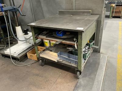 Overzichtsfoto van Mobile steel working table