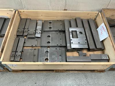 Overzichtsfoto van press brake punch & adapter (25x)