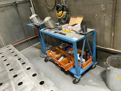 Overzichtsfoto van Mobile working table with metalworking content