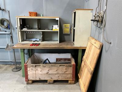 Overzichtsfoto van Workbench plus two cabinets