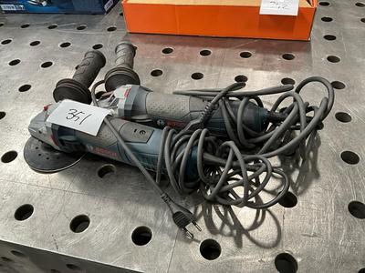 Overzichtsfoto van Bosch angle grinder (2x)