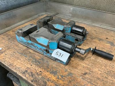 Overview picture of Gressel hydraulic vice (2x)