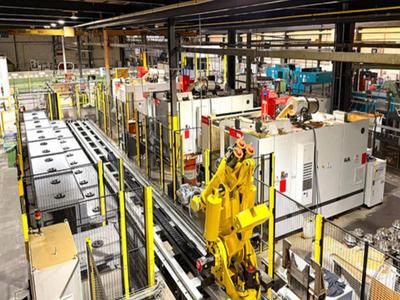 Immagine panoramica di 2015 Braccio robotico di assemblaggio industriale a 6 assi Fanuc M-900iB/700