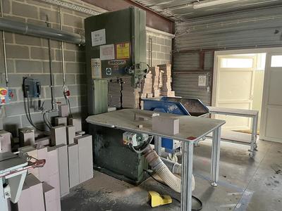 Overview picture of Ascom Vertical band saw machine