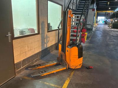 Overview picture of 2000 Still EGV 12 Electric Stacker