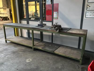 Photo d'aperçu de Établi avec table tournante et mandrin