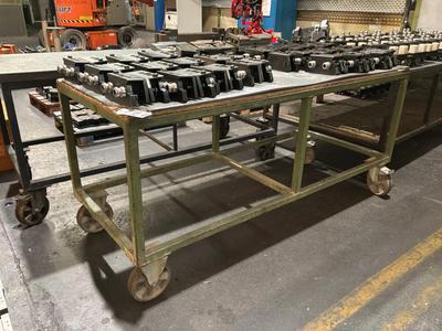 Overzichtsfoto van partij stalen componenten