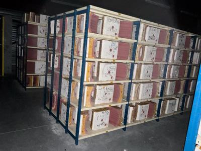 Overview picture of double-sided shelf