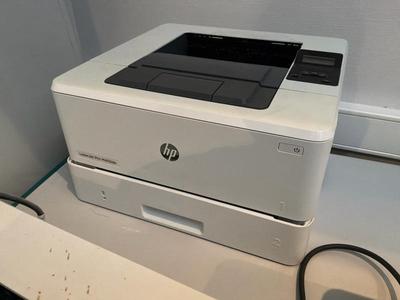 Overzichtsfoto van HP MA402 dn Laserjet printer (2x)