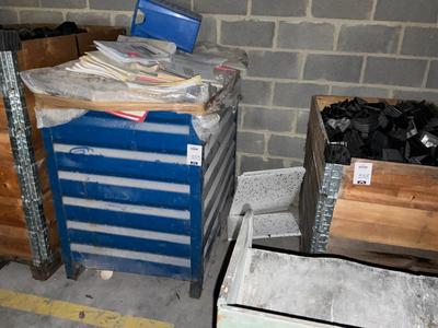 Immagine panoramica di bidone impilabile