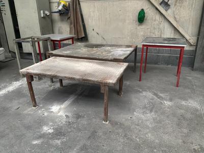 Immagine panoramica di Varie basi in acciaio (5x)