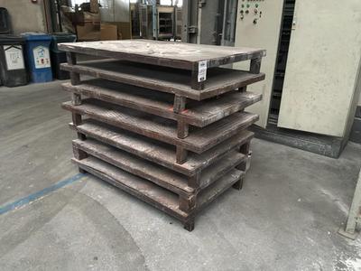 Immagine panoramica di telaio di base in lamiera d'acciaio (7x)