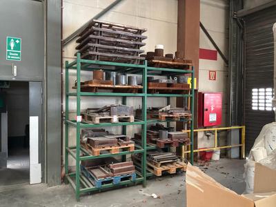 Overview picture of Various metal foundry accessories