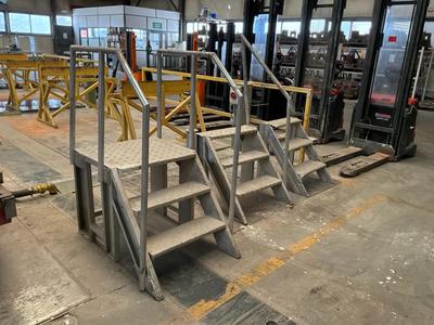 Imagen general de Varias escaleras de mano (3x)