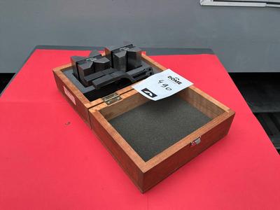 Overview picture of Mitutoyo 181-903. Set of V-blocks