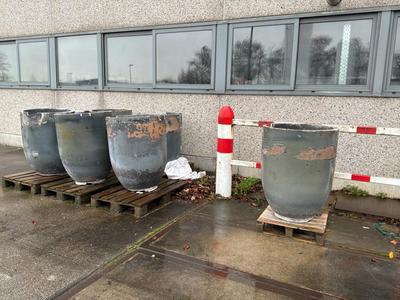 Immagine panoramica di BU600 crogioli vari (8x)