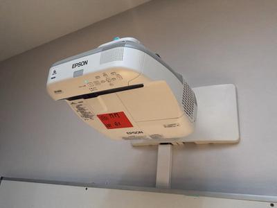 Overview picture of Epson EB 585W Beamer