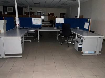 Übersichtsbild von Schreibtischinsel