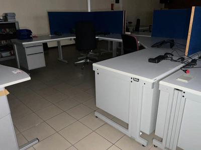 Übersichtsbild von Schreibtischinsel