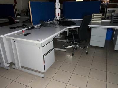 Übersichtsbild von Schreibtischinsel