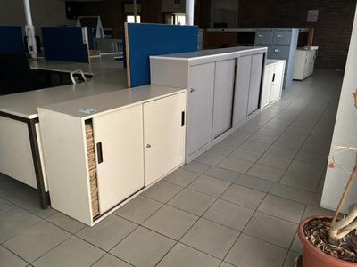 Übersichtsbild von verschiedene Schränke mit Schiebetüren (5x)