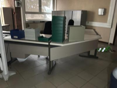 Übersichtsbild von Schreibtischinsel