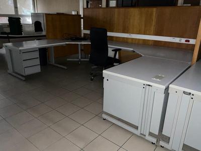 Übersichtsbild von Schreibtischinsel