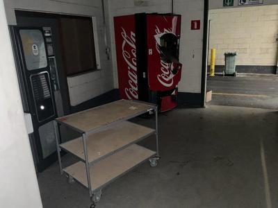 Immagine panoramica di Vari distributori di bevande (2x)