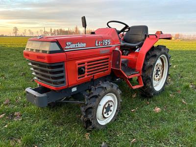 Overview picture of Kubota Sunshine L1-195 vierwielaangedreven minitractor