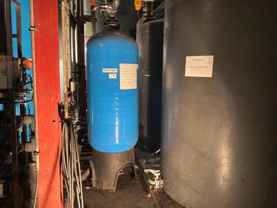 Imagen general de 2022 Pentair Structural drukvat met onthardings- of filtratiemedium zit.