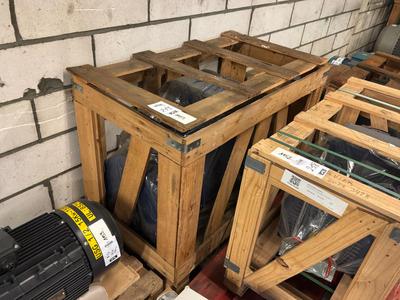 Overzichtsfoto van 2 EC ODP225M-4 Elektrische motor