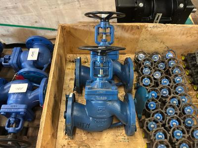 Översiktsbild av 2018 Sferaco DN 100 PN 40 Klepafsluiter met handwielbediening (2x)