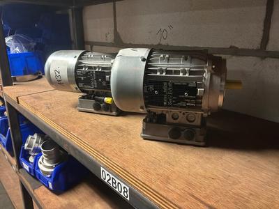 Overzichtsfoto van Lenze G50AH045MVCR2C00 Tandwielmotor.