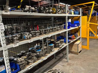 Übersichtsbild von partij roestvrijstalen kogelafsluiter met flensaansluiting