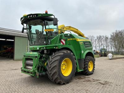 Overzichtsfoto van A | Combination John Deere Forage Harvesting and accessoires  1+39+41