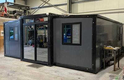 Overzichtsfoto van Mobile Houses chalet Complete Deluxe dark grey Tiny house