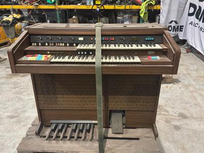 Overzichtsfoto van Hammond Organ Compagnie 222.1 22K elektromechanisch huisorgel
