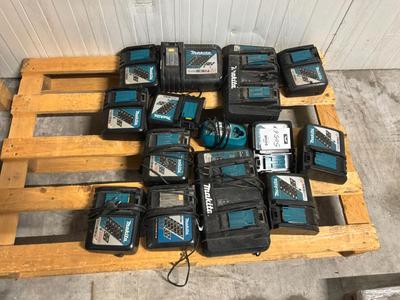 Overzichtsfoto van Makita Diverse accu laders (14x)