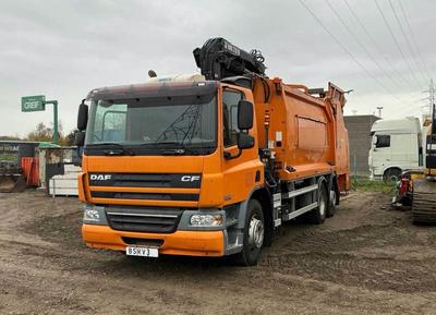 Immagine panoramica di 2006 DAF FAN CF 75 autogru con cassone per container