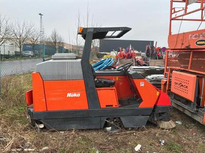Immagine panoramica di Hako Hakomatic 1500B Spazzatrice-aspiratore semovente