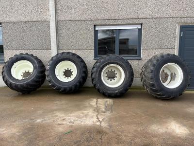 Immagine panoramica di Pneumatico Alliance Flotation 331 su cerchio (4x)