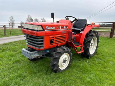 Photo d'aperçu de Mini tracteur à quatre roues motrices Kubota Sunshine L1-215