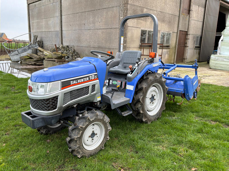 Mini tracteur à quatre roues motrices Iseki Sial Hunter 18S avec fraise