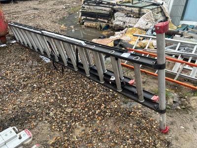 Immagine panoramica di Scala scorrevole in alluminio Altrex